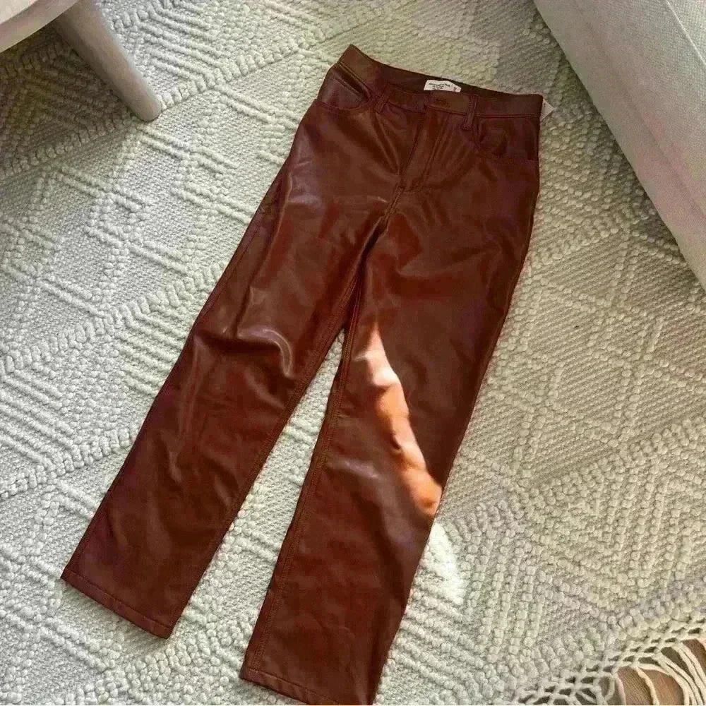 Abercrombie & Fitch Curve Love Ultra High Rise 90s Faux Leather Pants - Picture 7 of 8